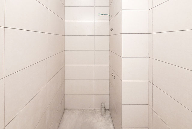 Ốp gạch WC căn hộ tầng 7 Block A, B và tầng 8 Block C