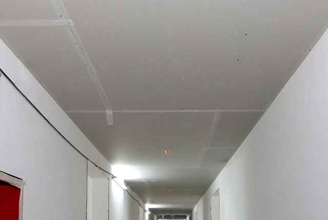 Công tác thi công khung xương trần thạch cao hành lang căn hộ tầng 20 block A