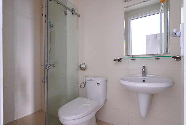 Công tác thi công lắp đặt các thiết bị WC căn hộ tầng 8 block A