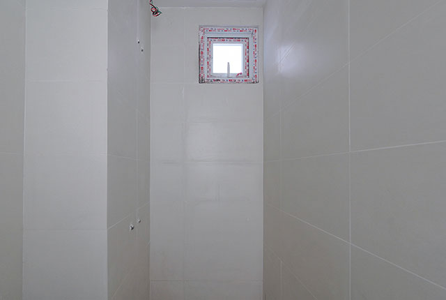 Hoàn thành ốp gạch WC Block A1, Block A2, Block B và Block C