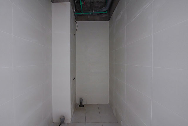 Ốp gạch WC từ tầng 5 đến tầng 20 Block A1, Block A2, Block B và Block C