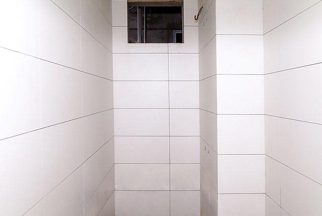 Ốp gạch WC căn hộ tầng 6 - 18 block Southern