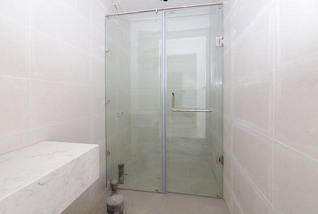 Lắp đặt cửa kính phòng tắm căn hộ tầng 7 - 16 block Southern