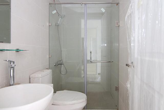 Lắp đặt vách kính phòng tắm tầng 5 - 26 và thiết bị WC căn hộ tầng 5 - 15 block Central