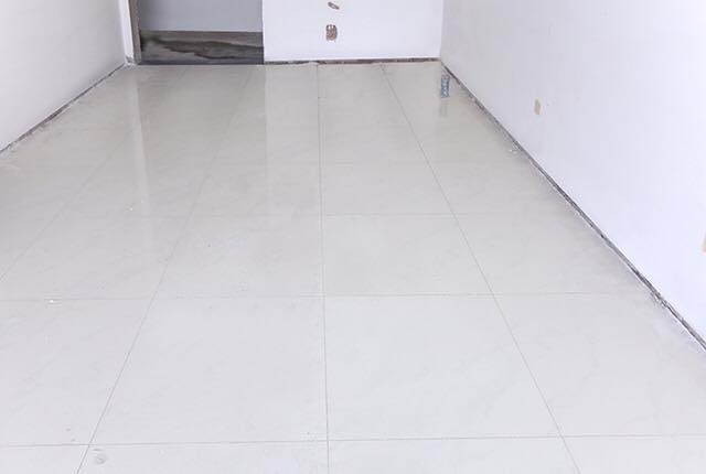 Lát gạch căn hộ tầng 14 block Northern