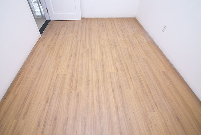Ốp sàn gỗ phòng ngủ căn hộ tầng 11 block A, B