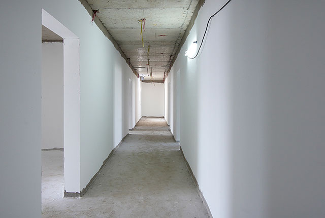Thi công bả sơn matit hành lang căn hộ tầng 21 - 22 block B2