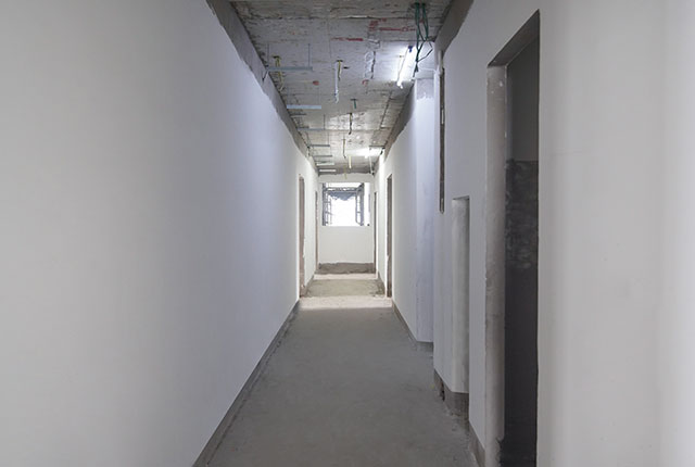 Thi công bả sơn matit hành lang căn hộ tầng 15 - 22 block B1