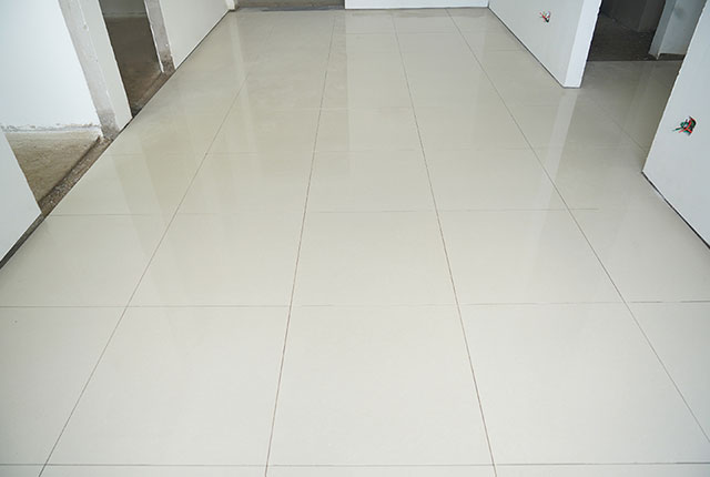 Thi công lát gạch căn hộ tầng 19 - 21 block A1