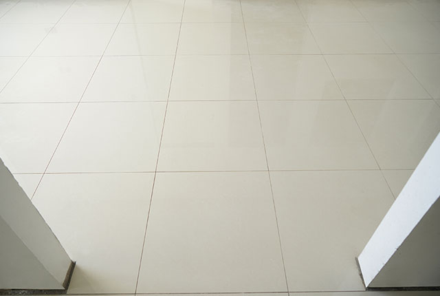 Thi công lát gạch căn hộ tầng 19 - 21 block B2