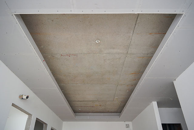 Tiếp tục thi công khung trần thạch cao tầng 5 - 21 block A1