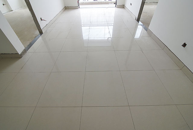 Thi công lát gạch căn hộ tầng 10 - 21 block B1