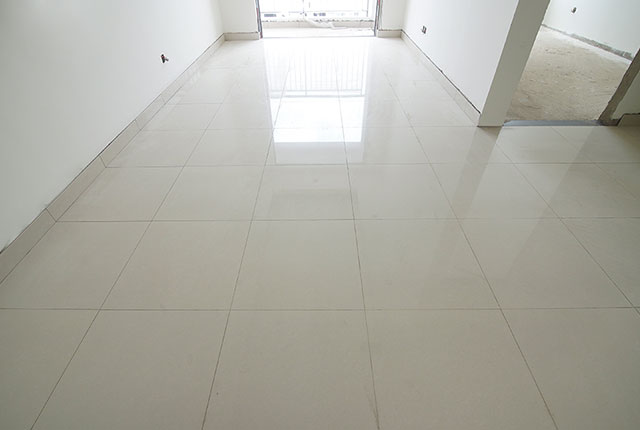 Thi công lát gạch căn hộ tầng 10 - 21 block B2