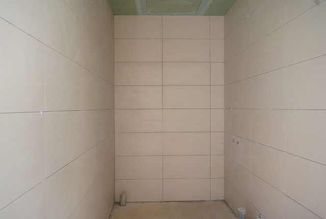 Thi công ốp gạch WC tầng 10 - 21 block A1