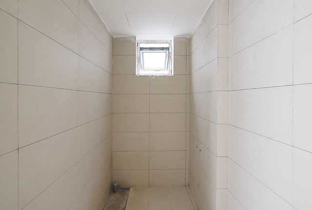 Thi công ốp gạch WC tầng 10 - 21 block B1