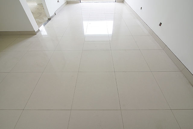 Thi công lát gạch căn hộ tầng 10 - 21 block A1