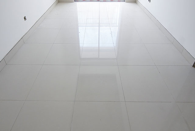 Thi công lát gạch căn hộ tầng 8 - 21 block A1