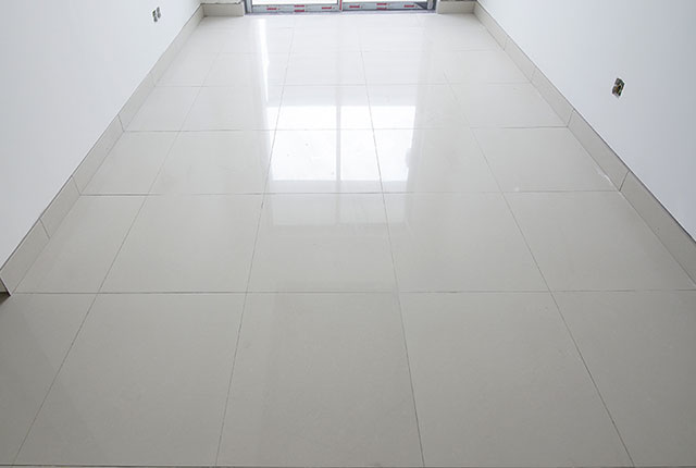 Thi công lát gạch căn hộ tầng 8 - 21 block B1