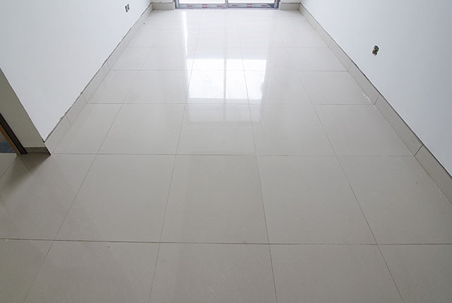 Thi công lát gạch căn hộ tầng 8 - 21 block B2