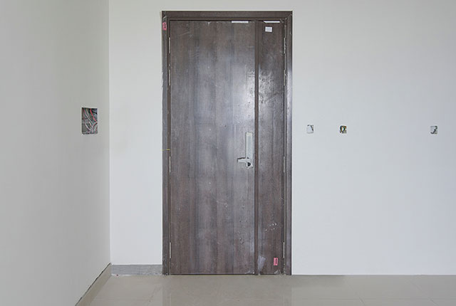 Lắp đặt cửa ra vào căn hộ tầng 13 - 21 block B2