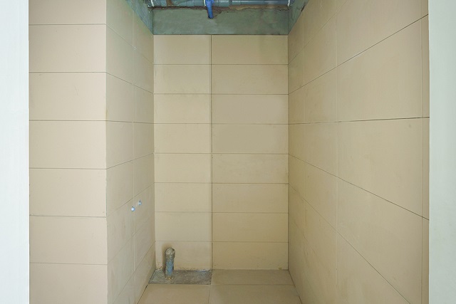 Thi công ốp lát gạch men WC tầng 11 Block Tropical