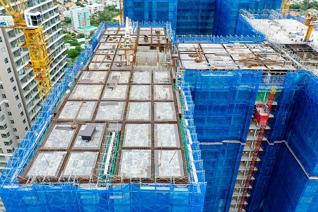 Thi công cốp pha, cốt thép sàn tầng 33 Block Topaz